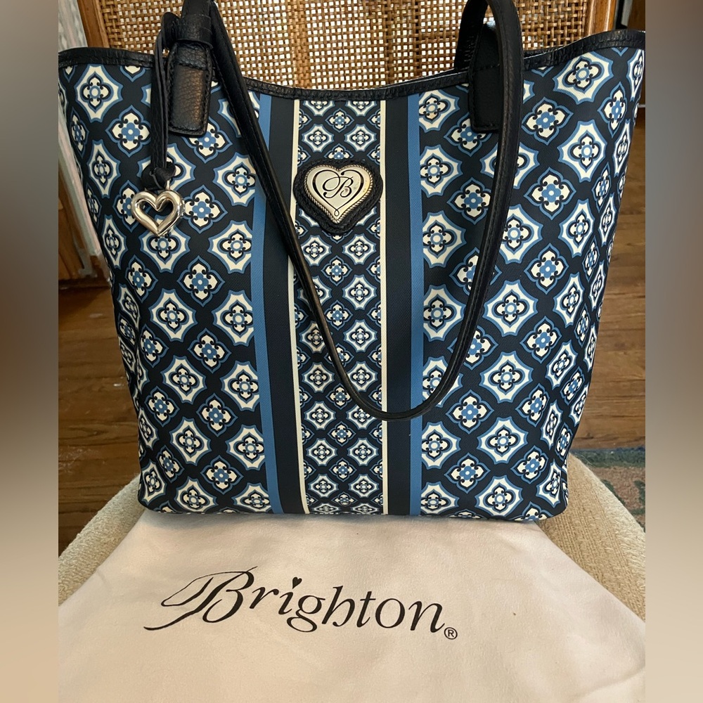 Brighton Toledo Shopper Tote EUC in Blue and White with Dust Cover Bag